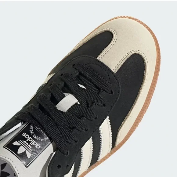 Adidas Samba OG Shoes in Core Black / Wonder White / Silver - Picture 4 of 16